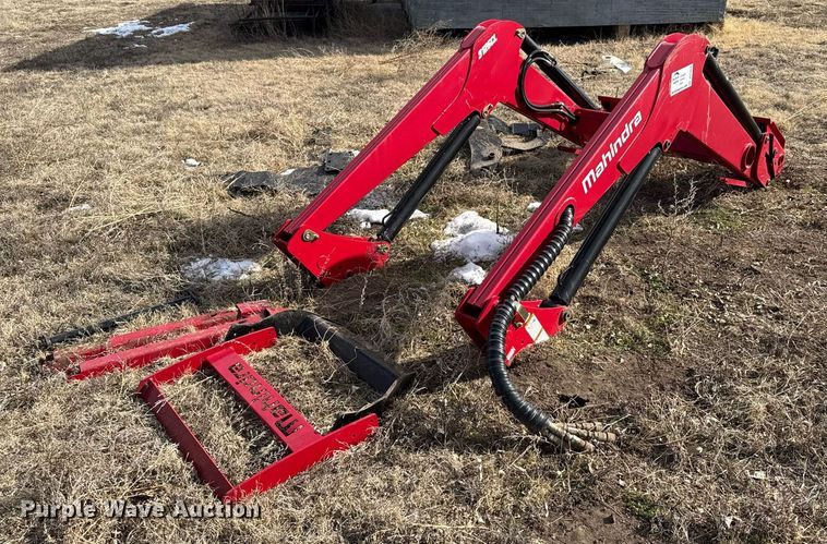 image for item DV2858 Mahindra 9125CL loader