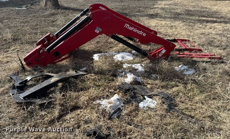 image for item DV2858 Mahindra 9125CL loader