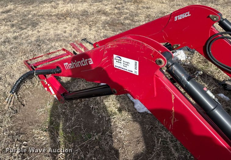 image for item DV2858 Mahindra 9125CL loader