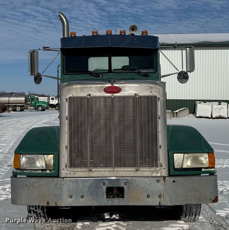image for item DW2476 1989 Peterbilt 377 truck cab and chassis
