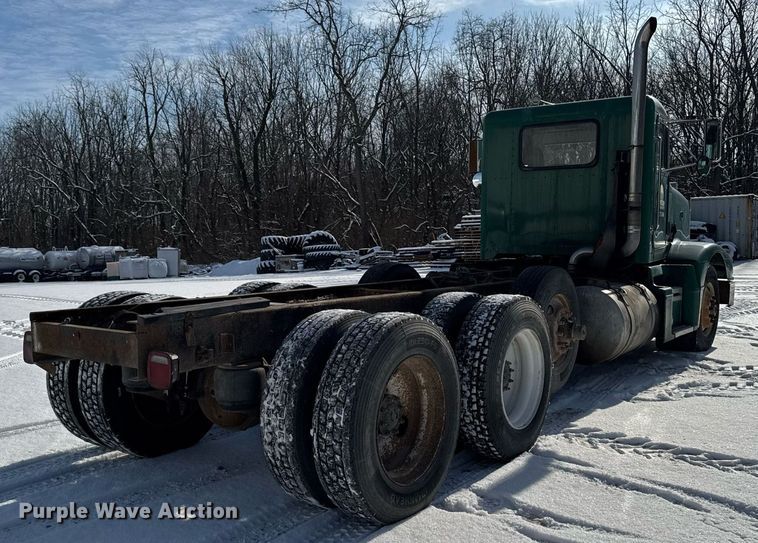 image for item DW2476 1989 Peterbilt 377 truck cab and chassis