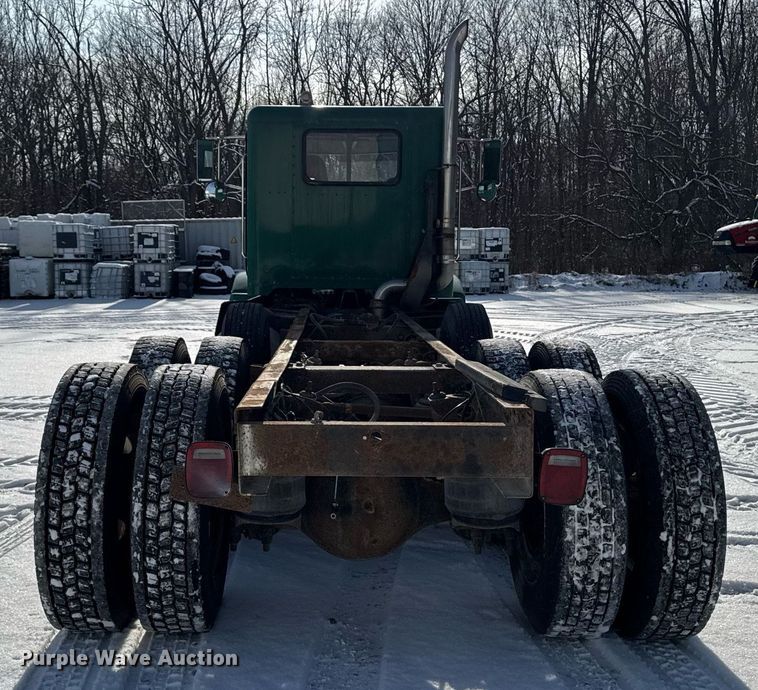 image for item DW2476 1989 Peterbilt 377 truck cab and chassis