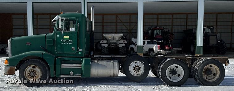 image for item DW2476 1989 Peterbilt 377 truck cab and chassis