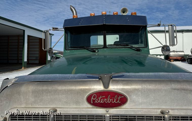 image for item DW2476 1989 Peterbilt 377 truck cab and chassis