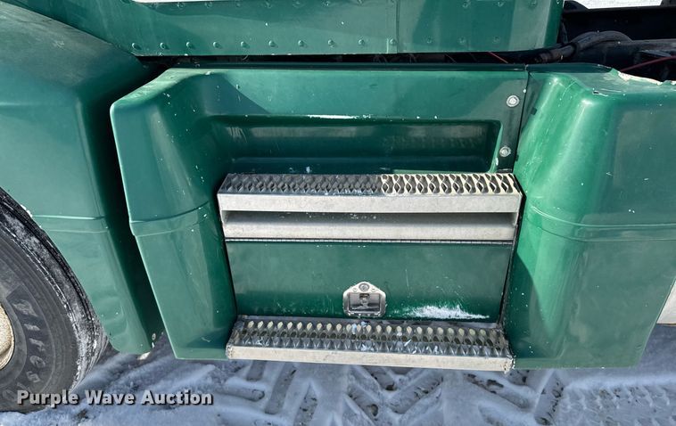 image for item DW2476 1989 Peterbilt 377 truck cab and chassis