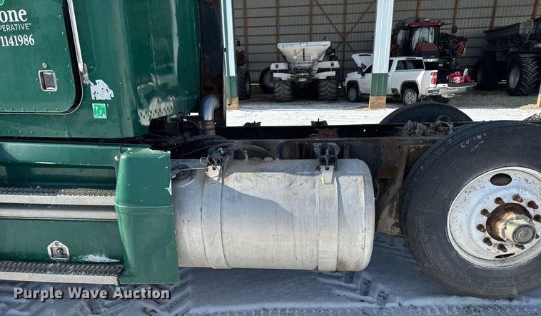 image for item DW2476 1989 Peterbilt 377 truck cab and chassis