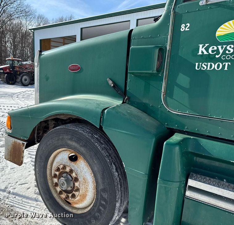 image for item DW2476 1989 Peterbilt 377 truck cab and chassis