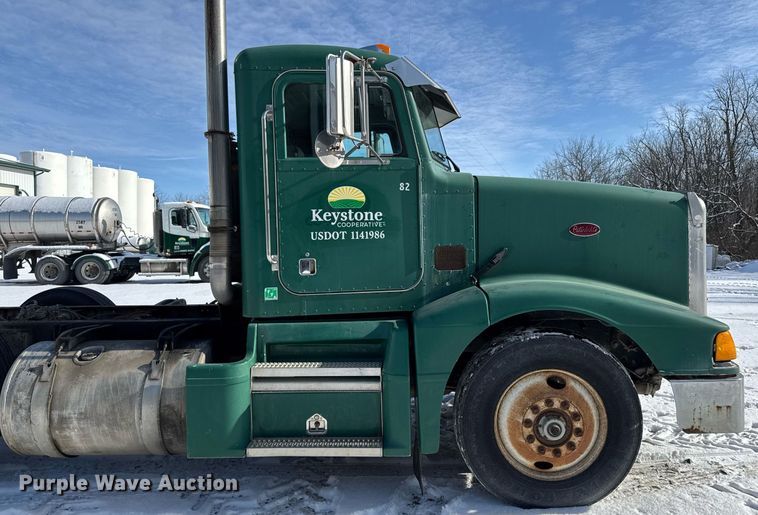 image for item DW2476 1989 Peterbilt 377 truck cab and chassis