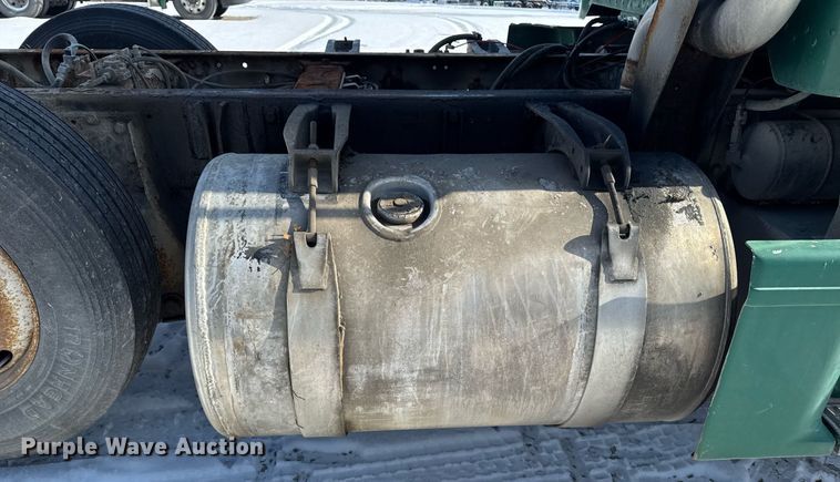 image for item DW2476 1989 Peterbilt 377 truck cab and chassis