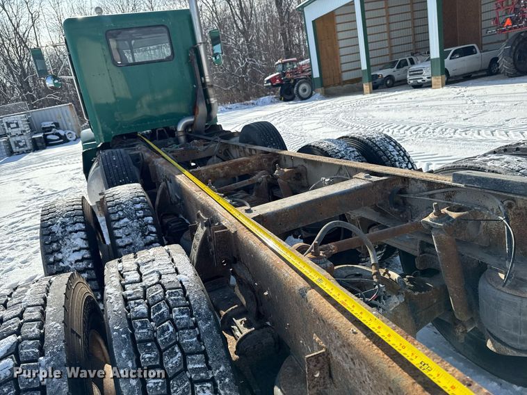 image for item DW2476 1989 Peterbilt 377 truck cab and chassis