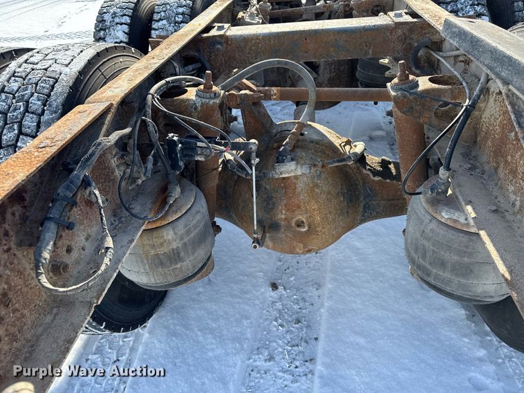 image for item DW2476 1989 Peterbilt 377 truck cab and chassis