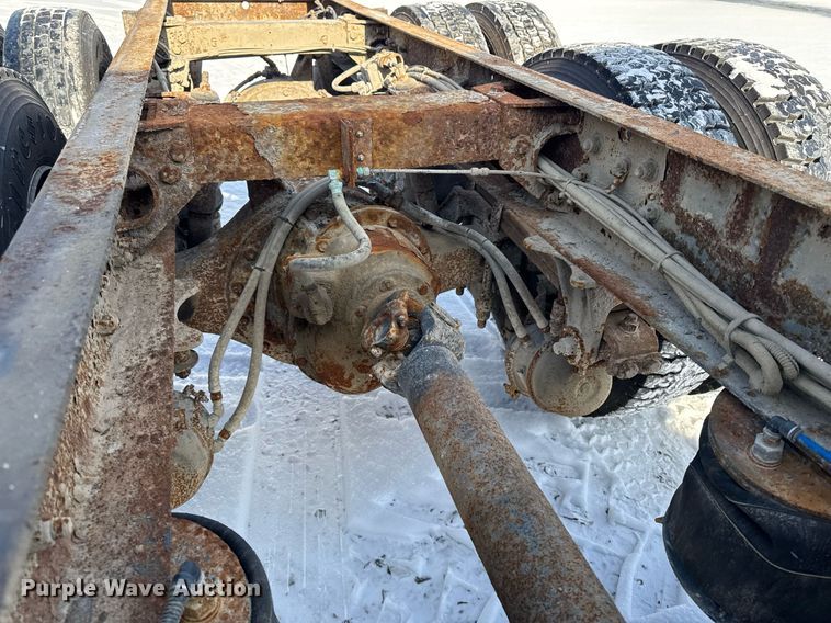 image for item DW2476 1989 Peterbilt 377 truck cab and chassis