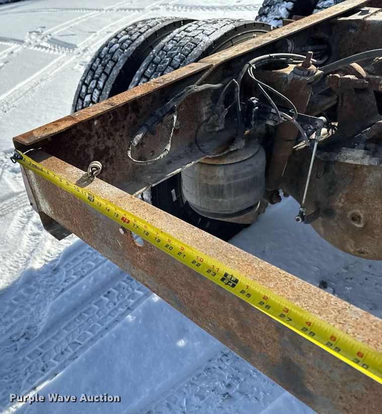 image for item DW2476 1989 Peterbilt 377 truck cab and chassis