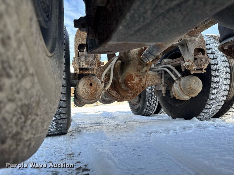 image for item DW2476 1989 Peterbilt 377 truck cab and chassis