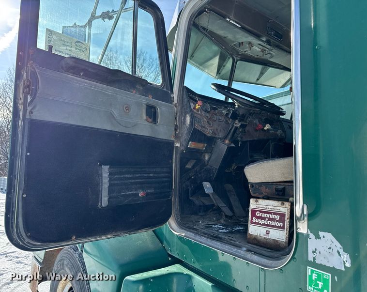 image for item DW2476 1989 Peterbilt 377 truck cab and chassis