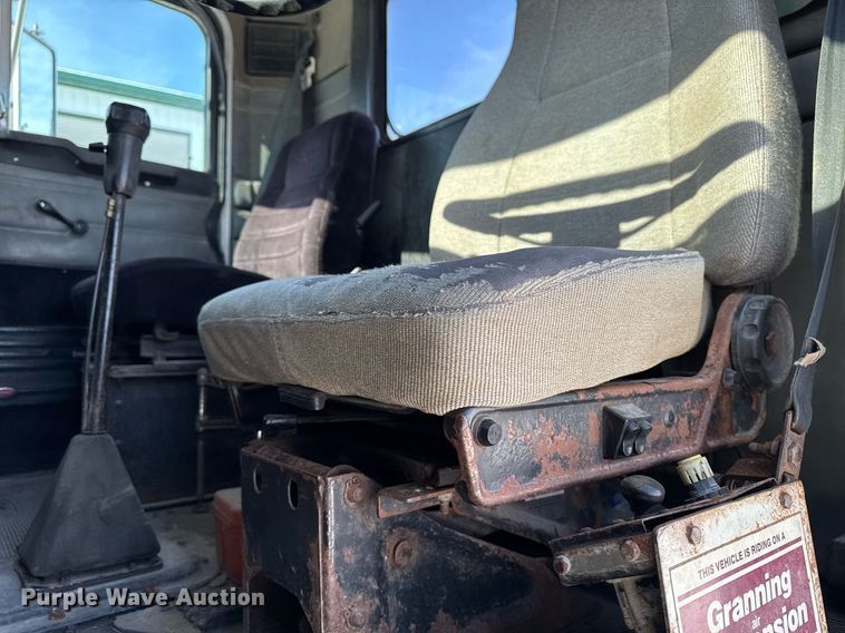 image for item DW2476 1989 Peterbilt 377 truck cab and chassis