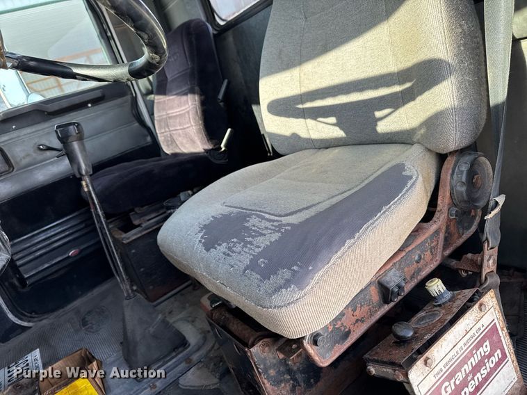 image for item DW2476 1989 Peterbilt 377 truck cab and chassis