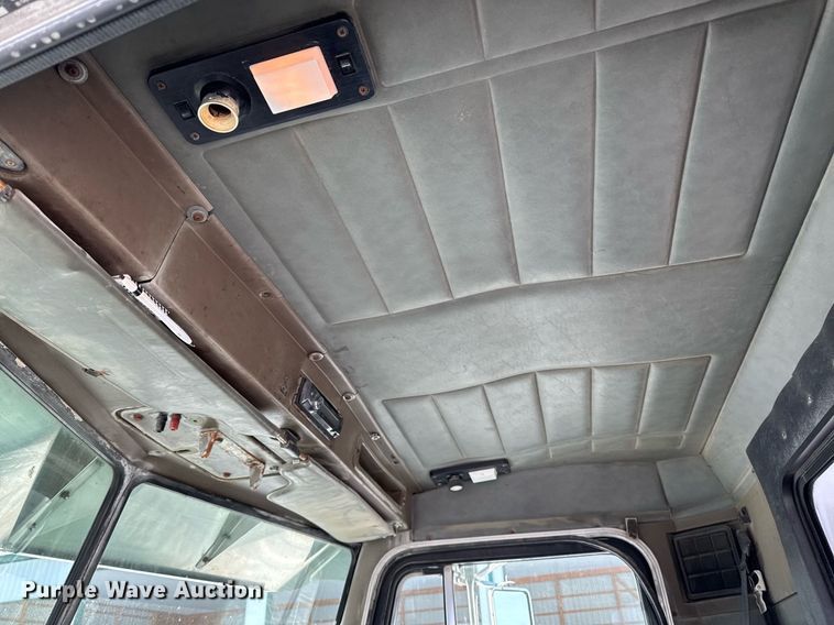 image for item DW2476 1989 Peterbilt 377 truck cab and chassis