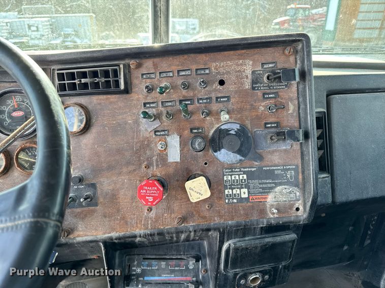 image for item DW2476 1989 Peterbilt 377 truck cab and chassis