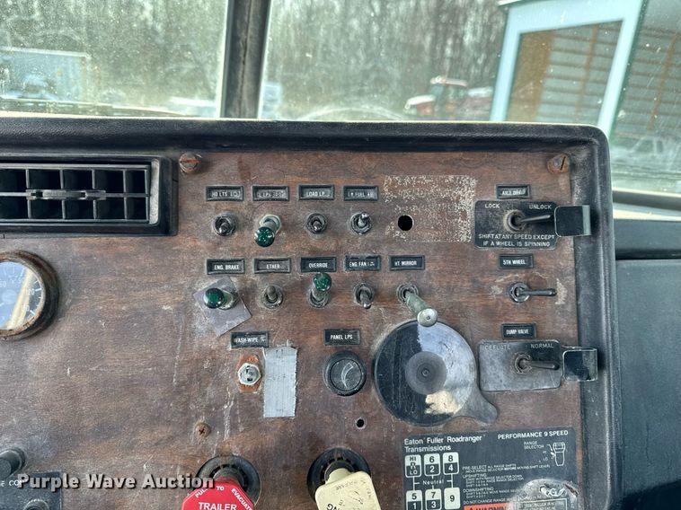 image for item DW2476 1989 Peterbilt 377 truck cab and chassis