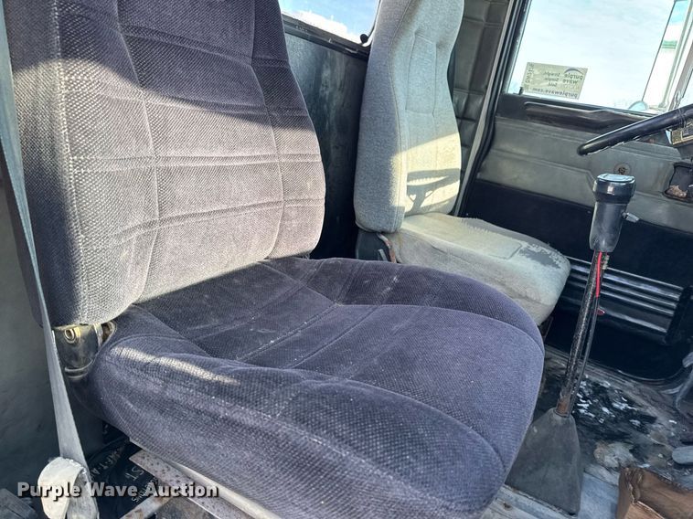 image for item DW2476 1989 Peterbilt 377 truck cab and chassis