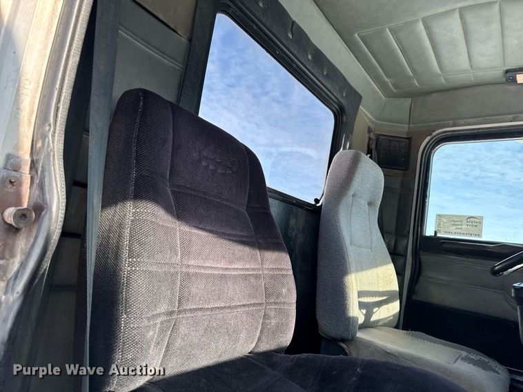 image for item DW2476 1989 Peterbilt 377 truck cab and chassis