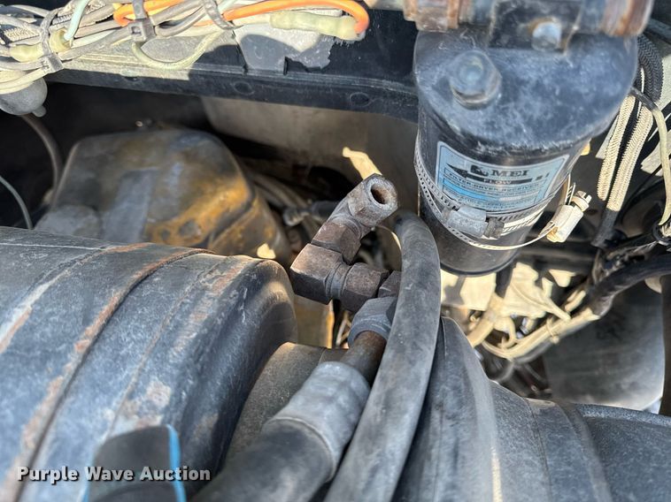 image for item DW2476 1989 Peterbilt 377 truck cab and chassis