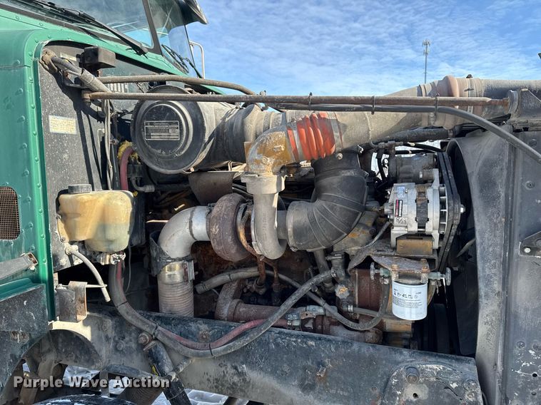 image for item DW2476 1989 Peterbilt 377 truck cab and chassis