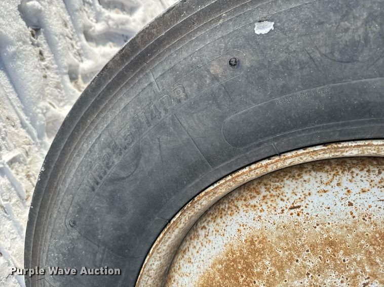 image for item DW2476 1989 Peterbilt 377 truck cab and chassis