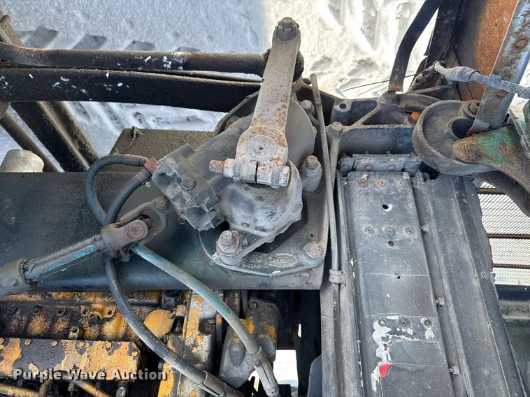 image for item DW2476 1989 Peterbilt 377 truck cab and chassis