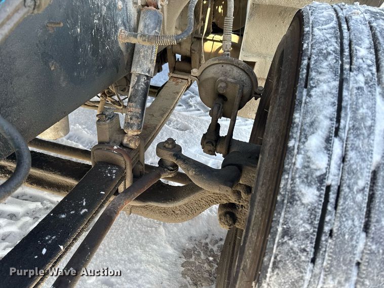 image for item DW2476 1989 Peterbilt 377 truck cab and chassis