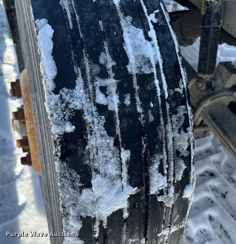 image for item DW2476 1989 Peterbilt 377 truck cab and chassis