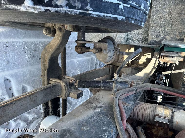 image for item DW2476 1989 Peterbilt 377 truck cab and chassis