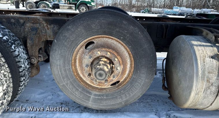 image for item DW2476 1989 Peterbilt 377 truck cab and chassis