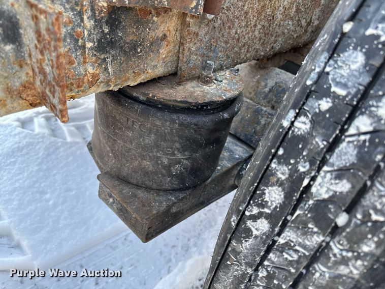 image for item DW2476 1989 Peterbilt 377 truck cab and chassis