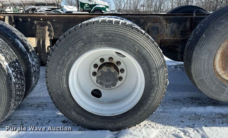 image for item DW2476 1989 Peterbilt 377 truck cab and chassis