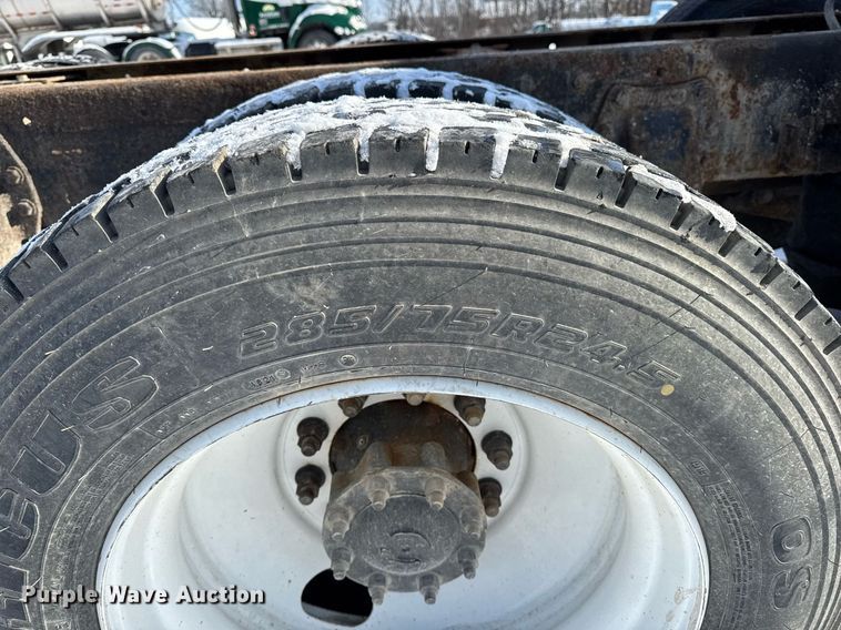 image for item DW2476 1989 Peterbilt 377 truck cab and chassis