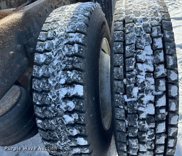 image for item DW2476 1989 Peterbilt 377 truck cab and chassis