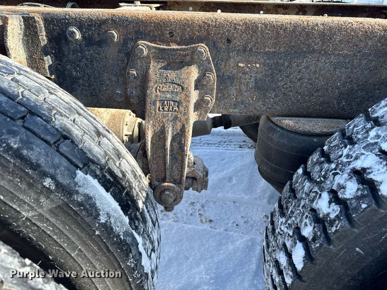 image for item DW2476 1989 Peterbilt 377 truck cab and chassis