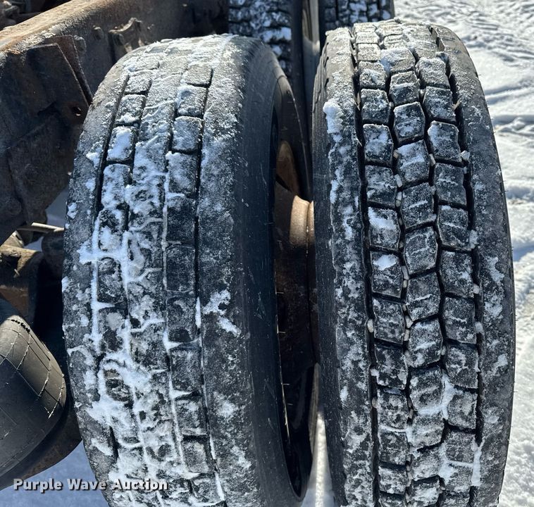 image for item DW2476 1989 Peterbilt 377 truck cab and chassis