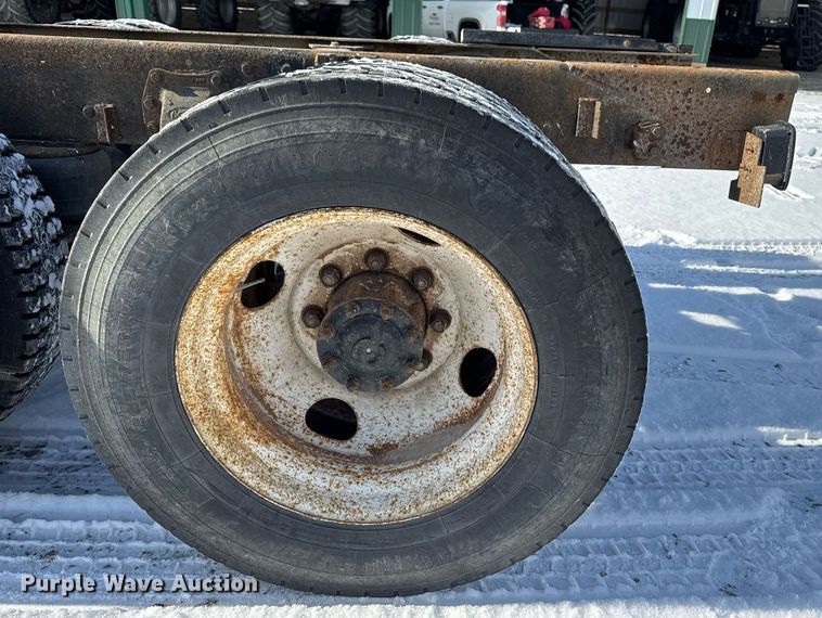 image for item DW2476 1989 Peterbilt 377 truck cab and chassis