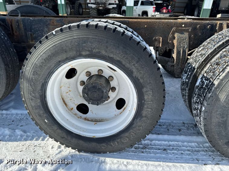 image for item DW2476 1989 Peterbilt 377 truck cab and chassis