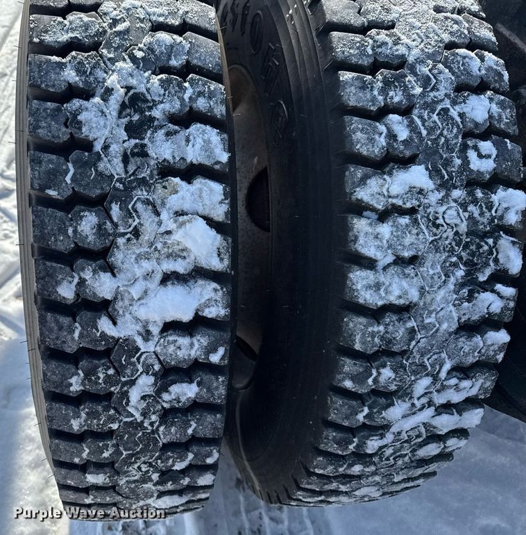 image for item DW2476 1989 Peterbilt 377 truck cab and chassis