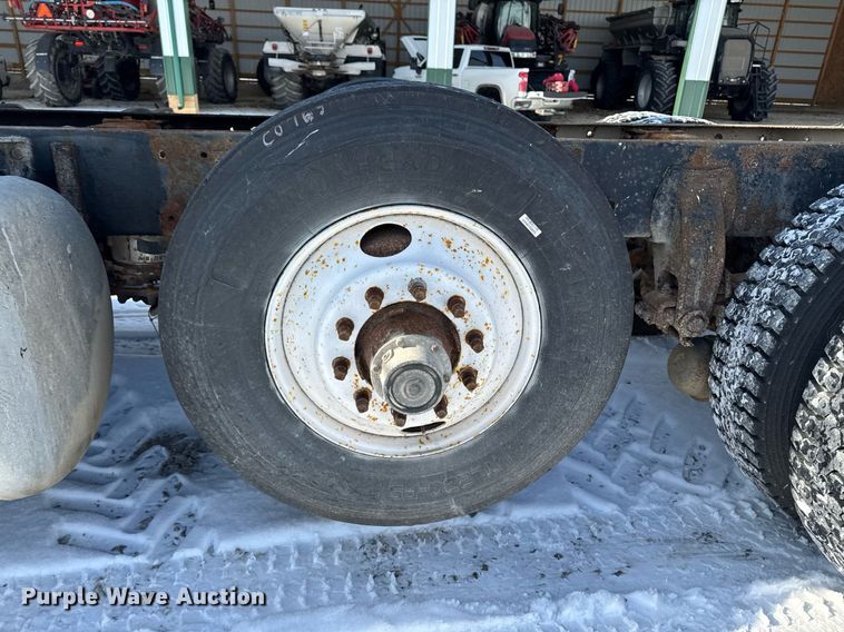 image for item DW2476 1989 Peterbilt 377 truck cab and chassis