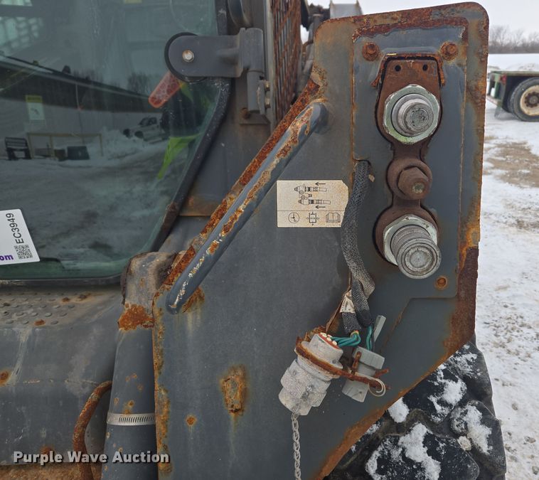 image for item EC3949 2017 John Deere 324E skid steer loader
