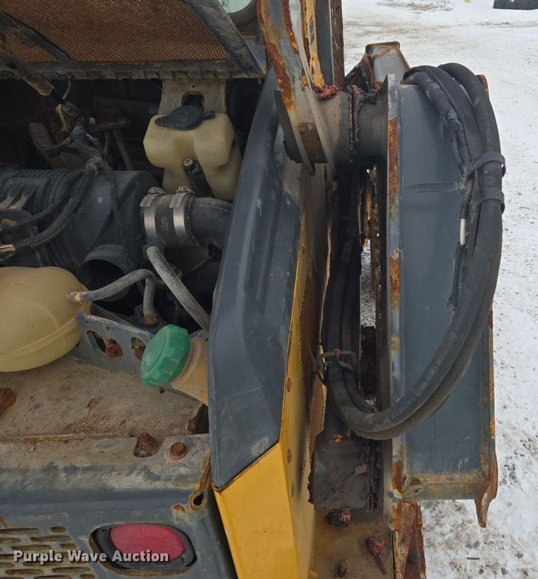 image for item EC3949 2017 John Deere 324E skid steer loader