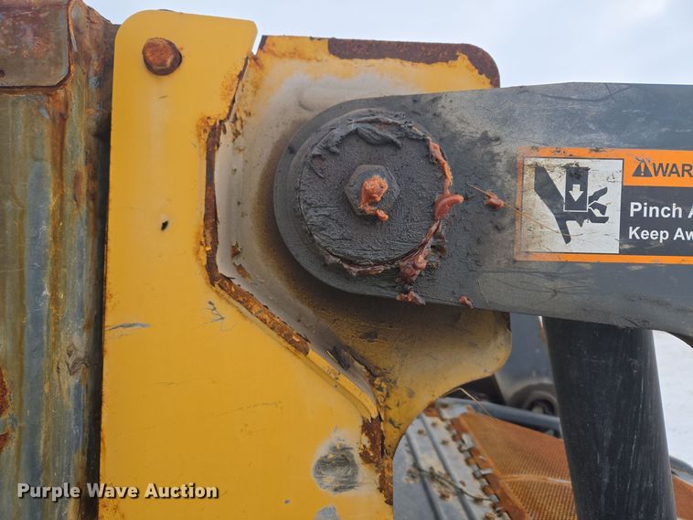 image for item EC3949 2017 John Deere 324E skid steer loader