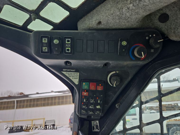 image for item EC3949 2017 John Deere 324E skid steer loader