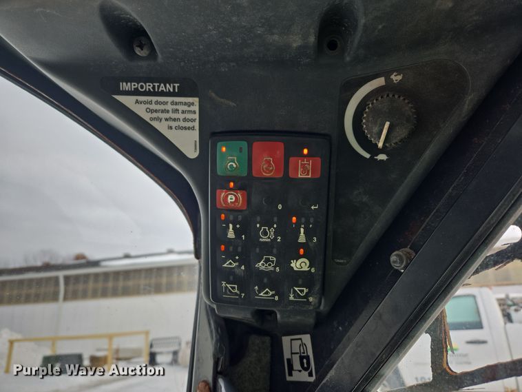 image for item EC3949 2017 John Deere 324E skid steer loader