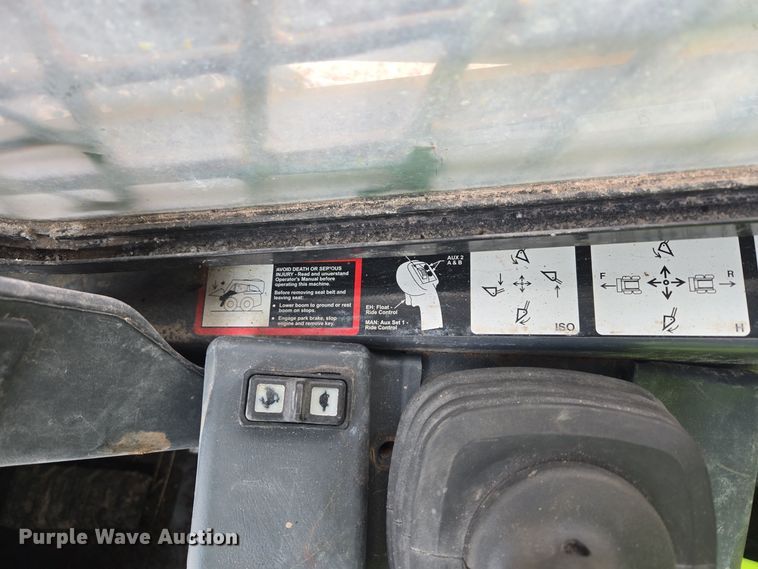 image for item EC3949 2017 John Deere 324E skid steer loader